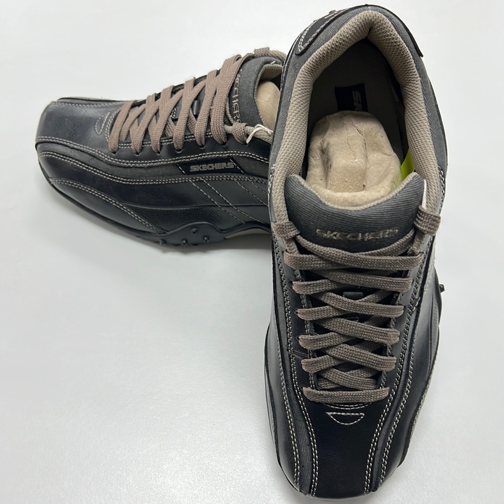 Urban casual design with a sneaker bottom.